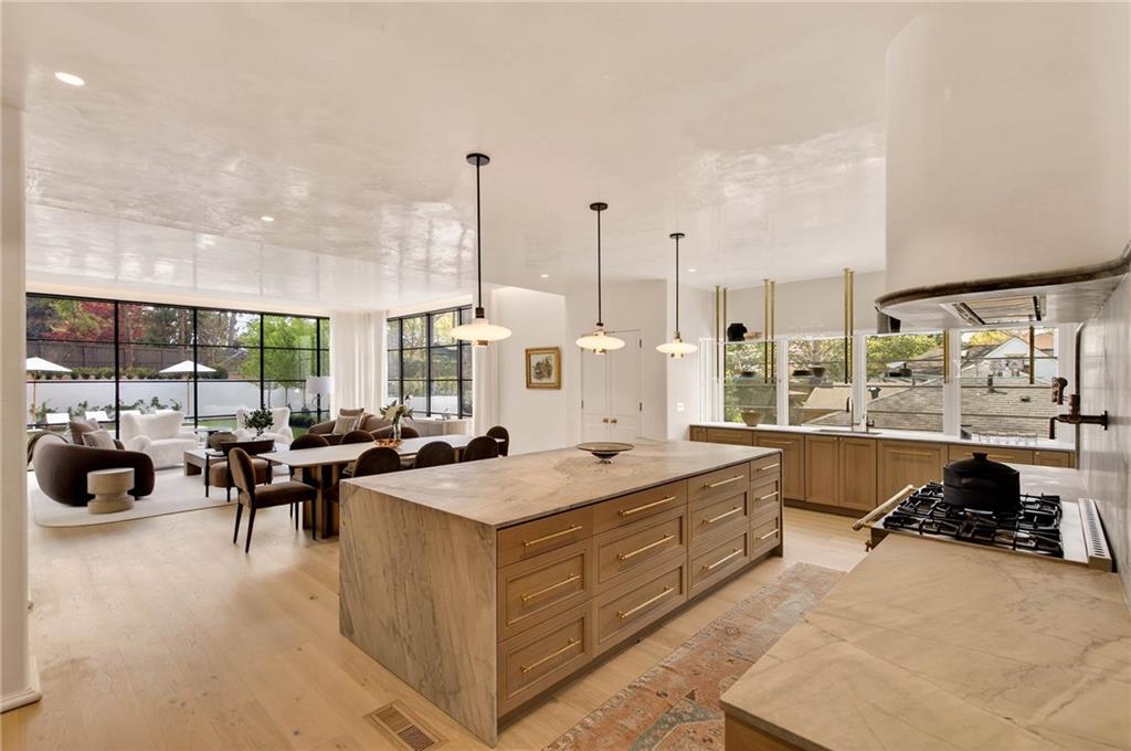 419 Brentwood Drive NE