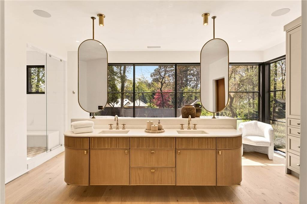 419 Brentwood Drive NE