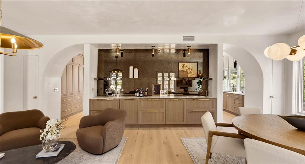 419 Brentwood Drive NE