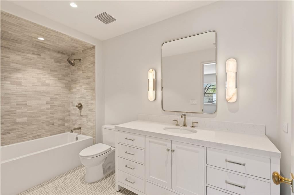 419 Brentwood Drive NE