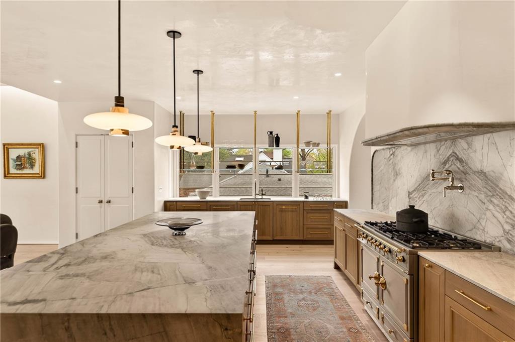 419 Brentwood Drive NE