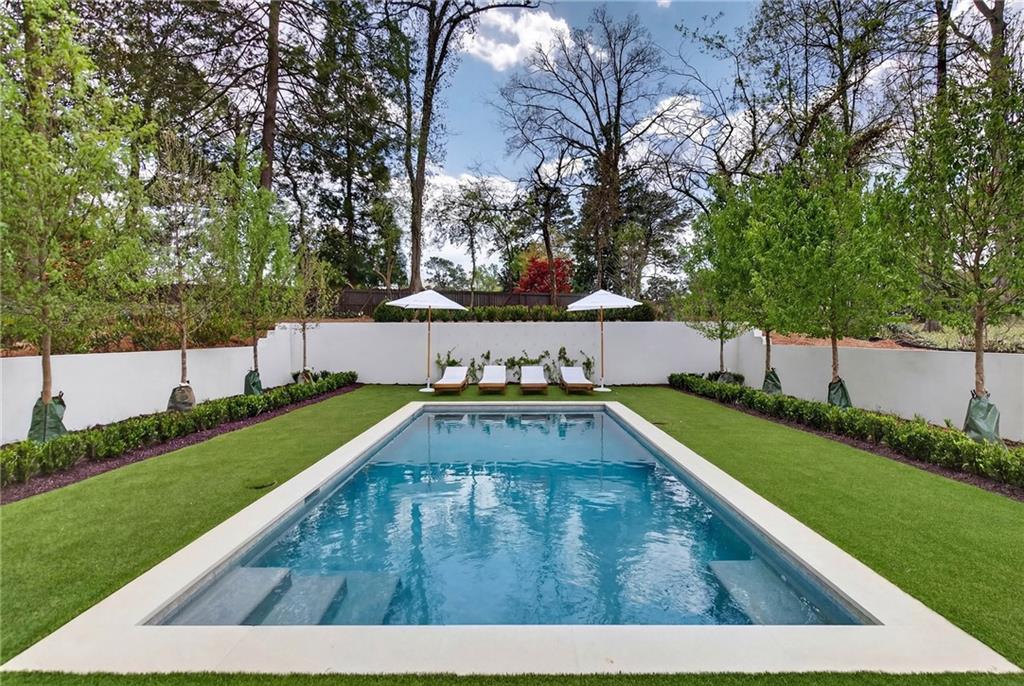 419 Brentwood Drive NE