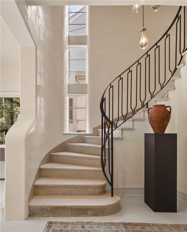 419 Brentwood Drive NE