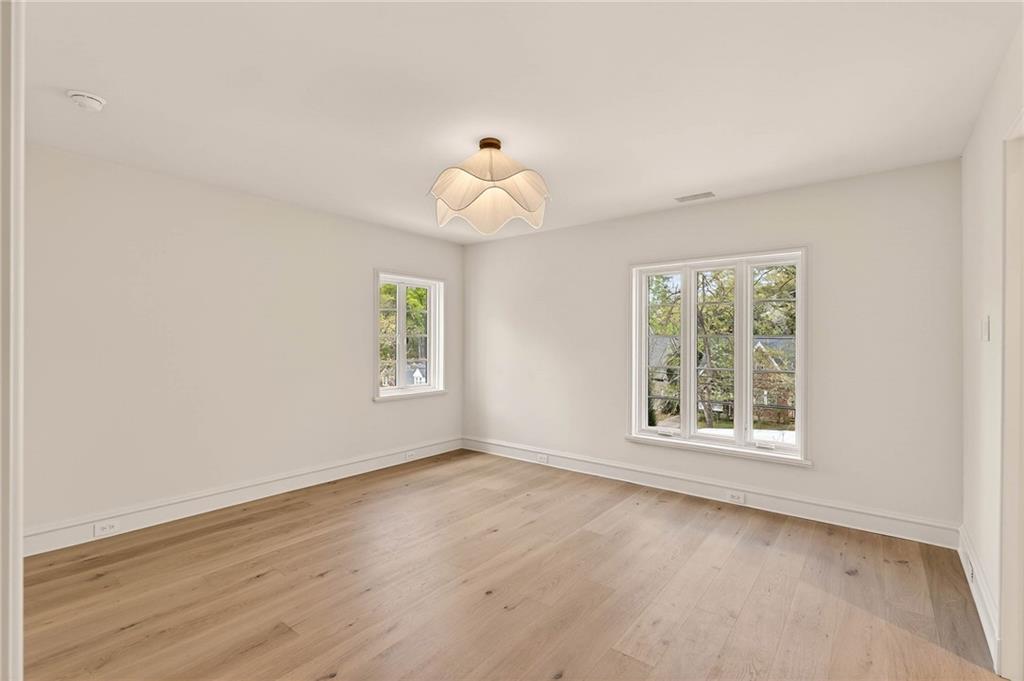 419 Brentwood Drive NE