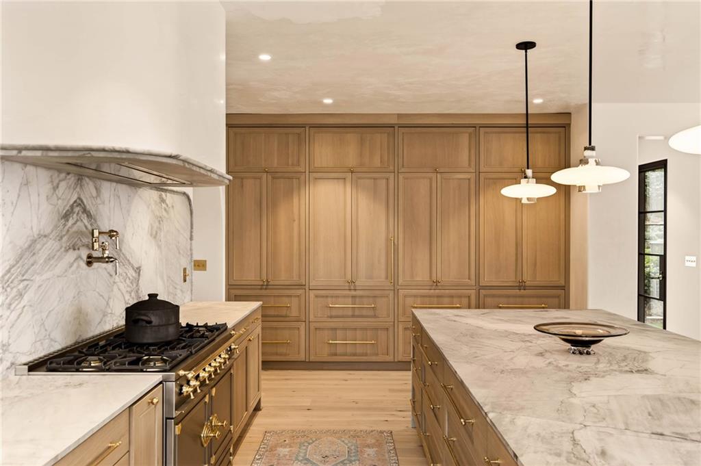 419 Brentwood Drive NE