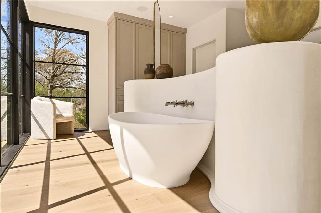 419 Brentwood Drive NE