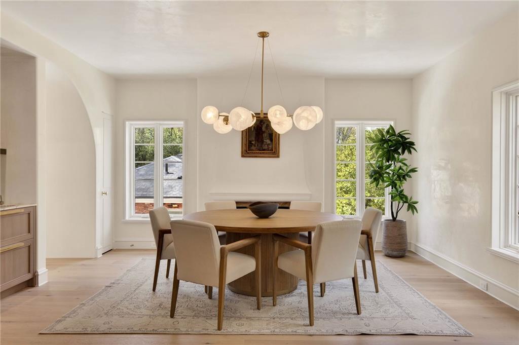 419 Brentwood Drive NE