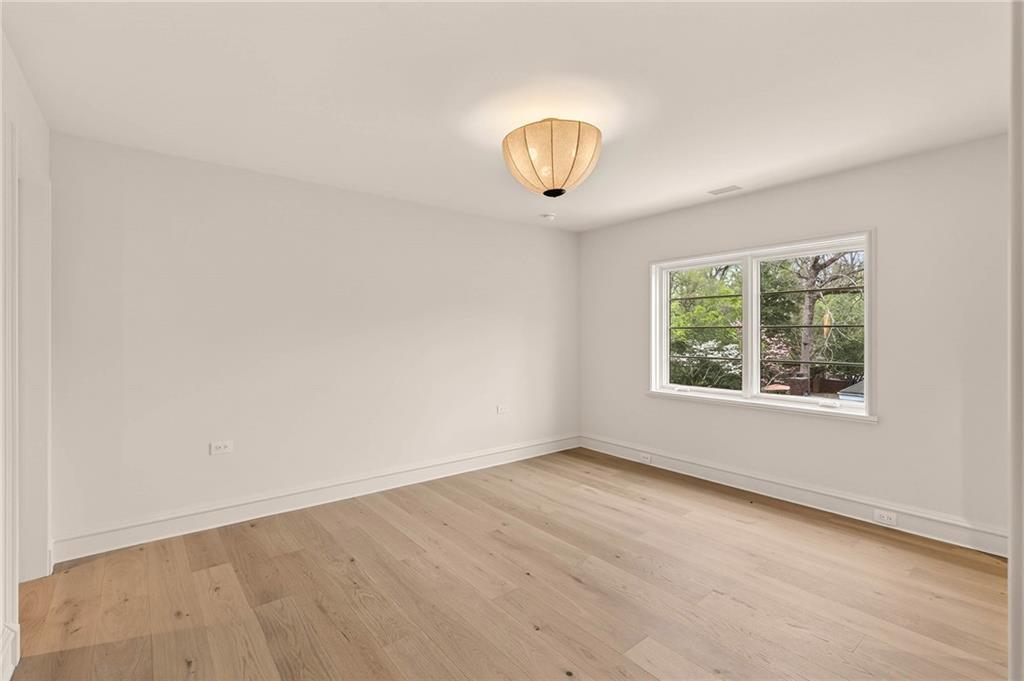 419 Brentwood Drive NE