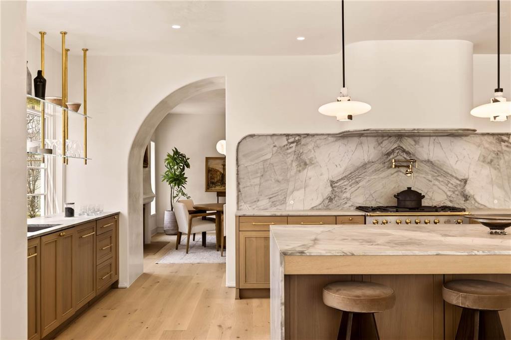 419 Brentwood Drive NE