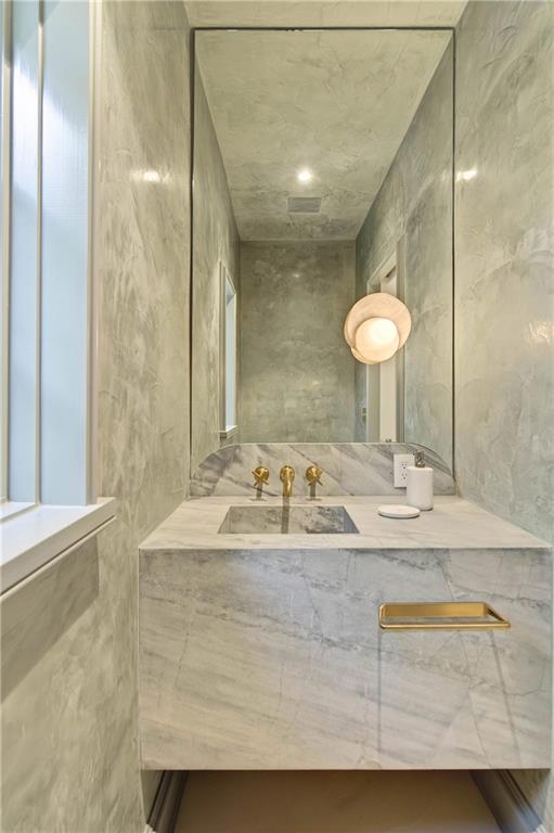 419 Brentwood Drive NE