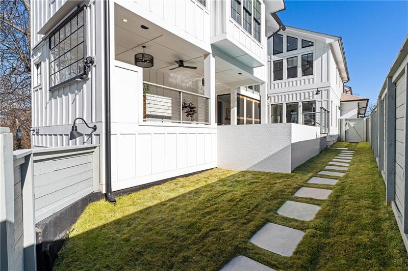 636 Kennesaw Avenue NE