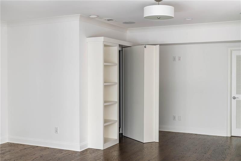 1760 Barclay Close NW