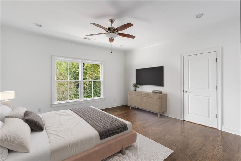 1760 Barclay Close NW