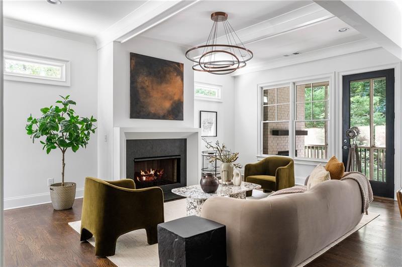 1760 Barclay Close NW