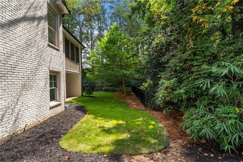 1760 Barclay Close NW