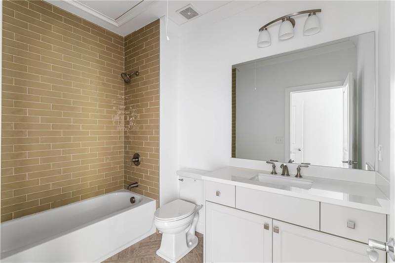 1760 Barclay Close NW