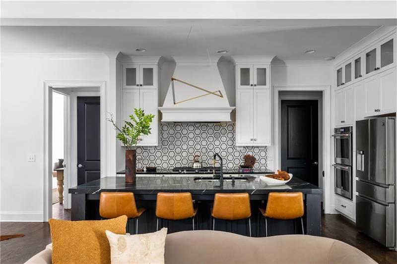 1760 Barclay Close NW