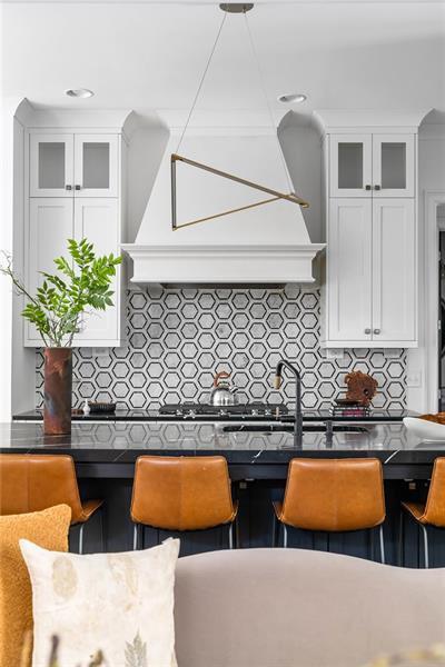 1760 Barclay Close NW