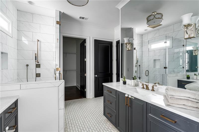 1760 Barclay Close NW