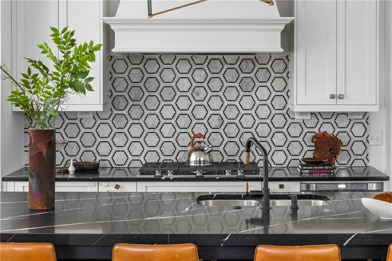 1760 Barclay Close NW