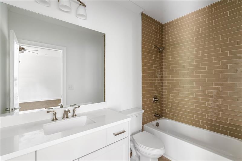 1760 Barclay Close NW