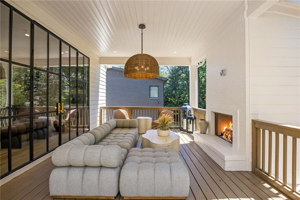 3002 Cravenridge Drive NE