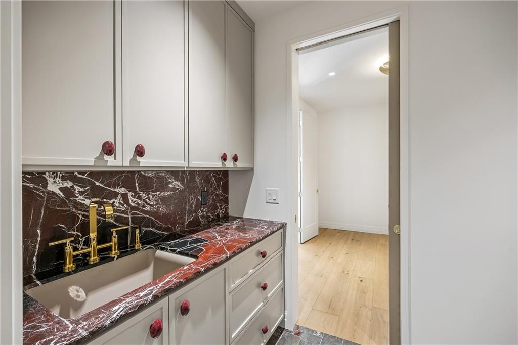 3002 Cravenridge Drive NE