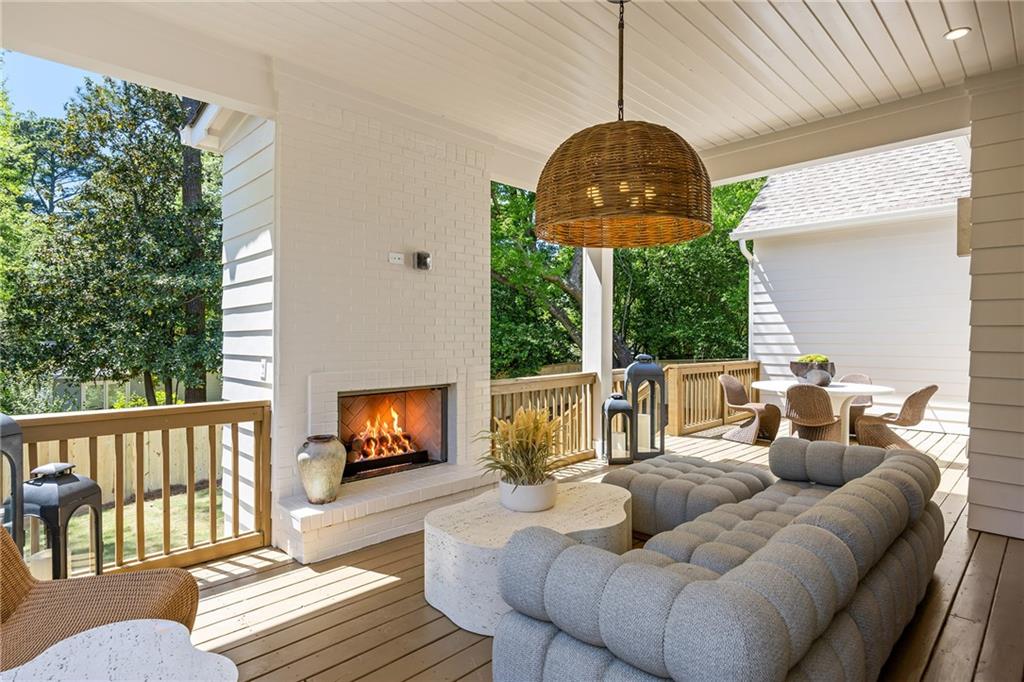 3002 Cravenridge Drive NE