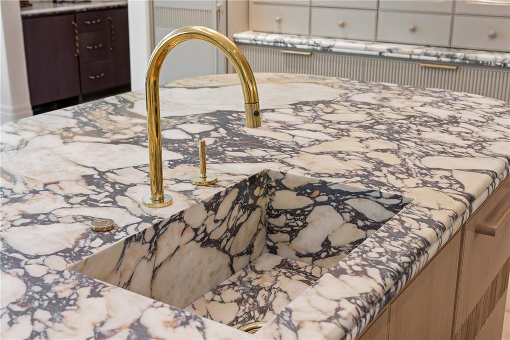 3002 Cravenridge Drive NE