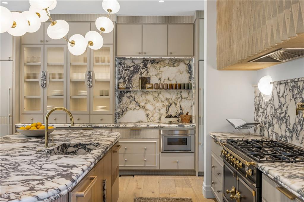 3002 Cravenridge Drive NE