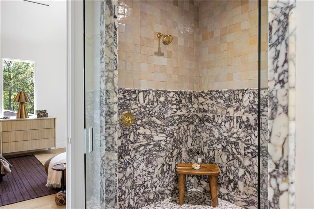 3002 Cravenridge Drive NE