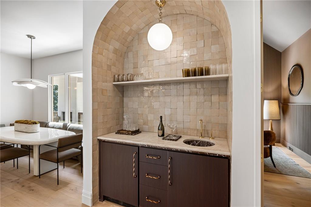 3002 Cravenridge Drive NE