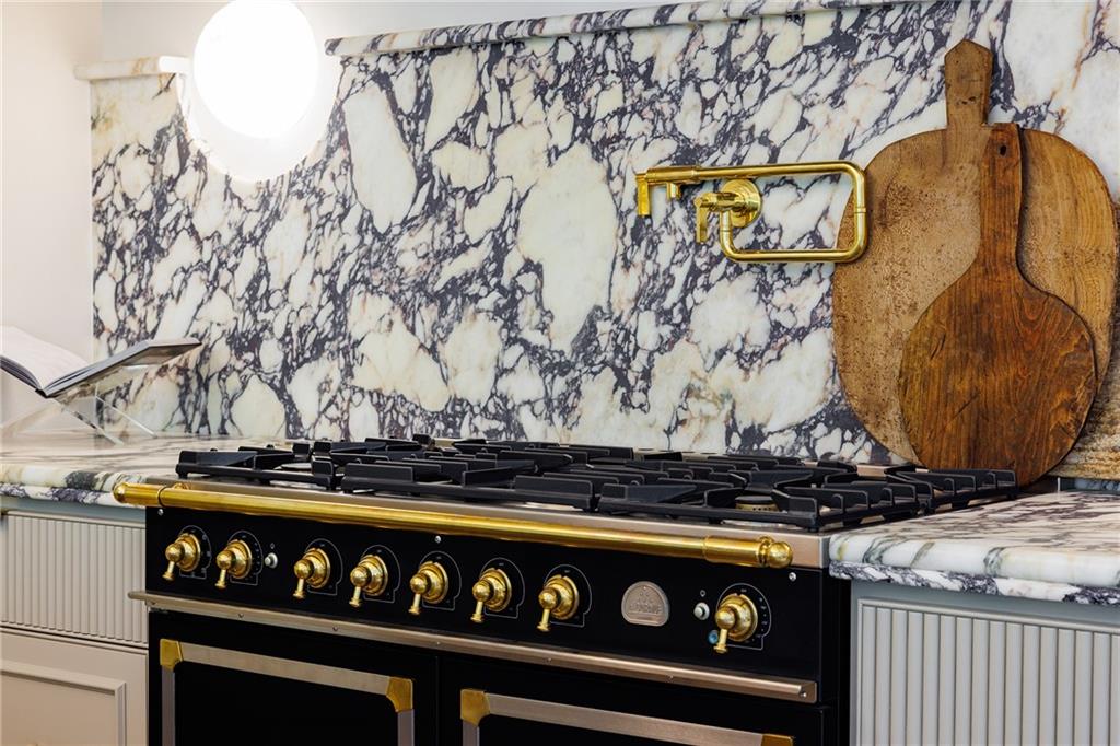 3002 Cravenridge Drive NE