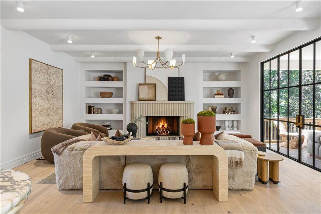 3002 Cravenridge Drive NE