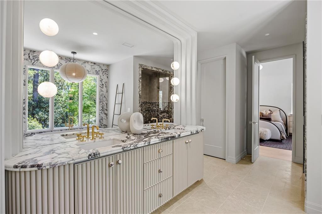 3002 Cravenridge Drive NE