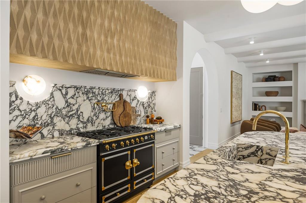 3002 Cravenridge Drive NE