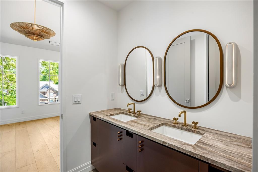 3002 Cravenridge Drive NE