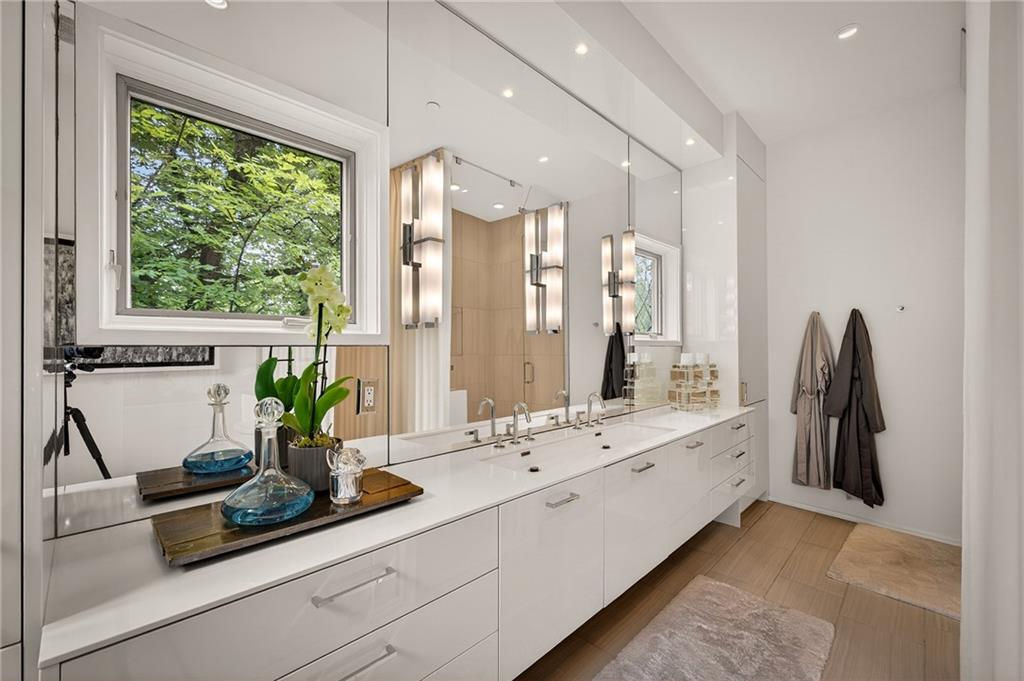 281 15th Street NE Unit 302
