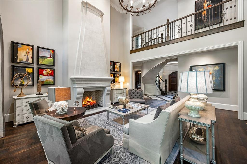 820 Loridans Drive NE