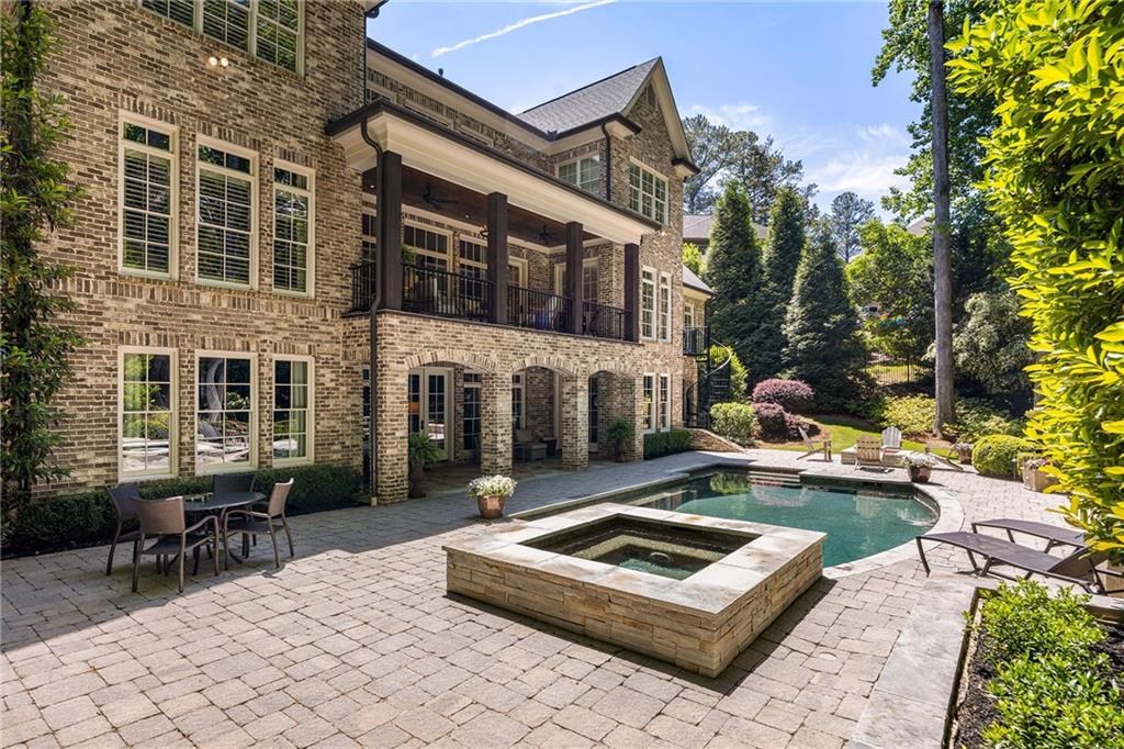 820 Loridans Drive NE