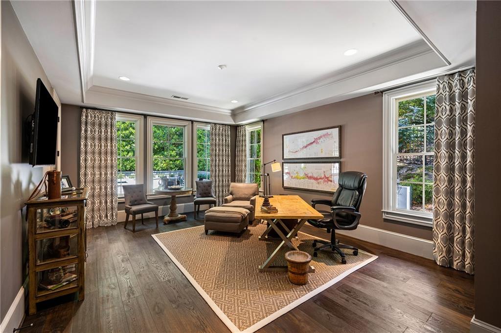 820 Loridans Drive NE