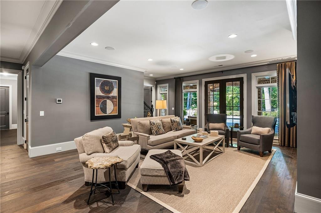 820 Loridans Drive NE