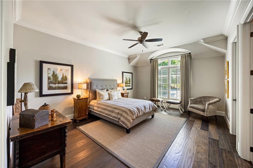 820 Loridans Drive NE