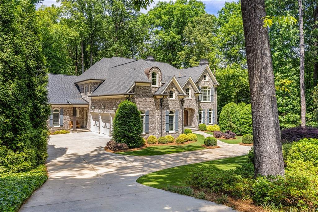 820 Loridans Drive NE