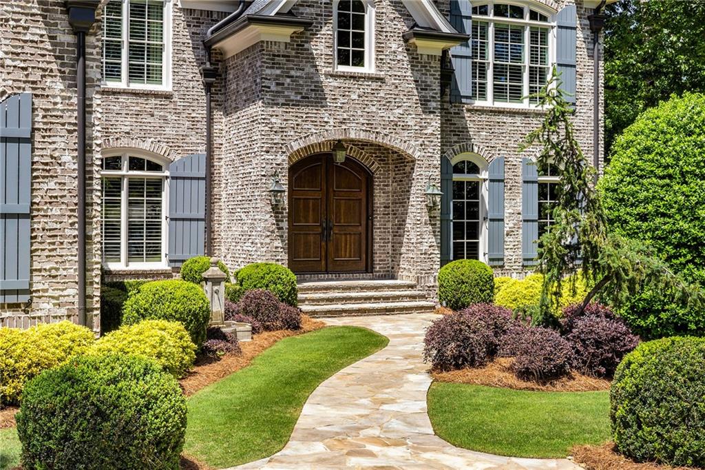820 Loridans Drive NE