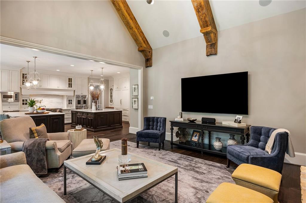 820 Loridans Drive NE