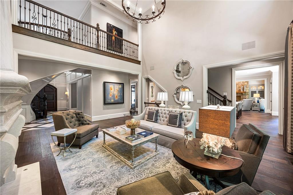 820 Loridans Drive NE