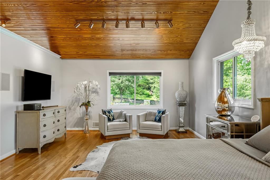 132 Laurel Drive NE
