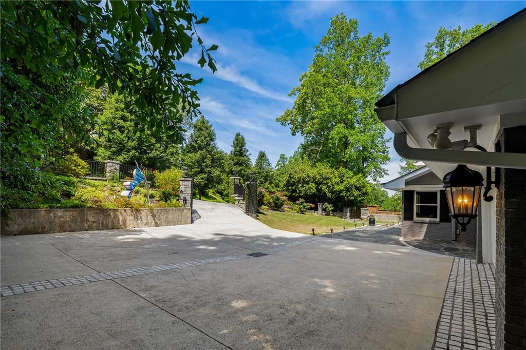 132 Laurel Drive NE