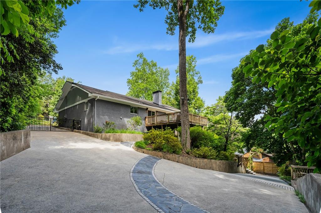 132 Laurel Drive NE